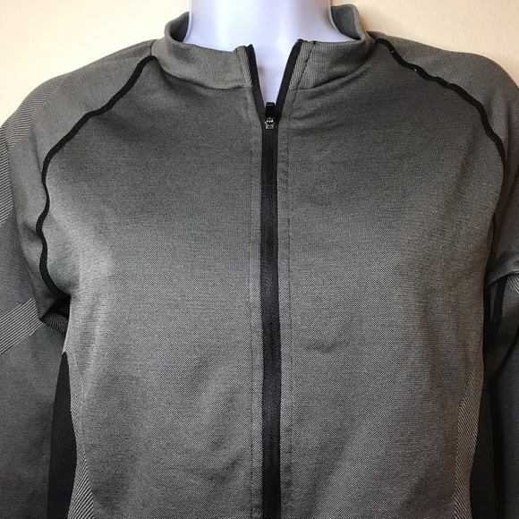 Fashion nova sports women’s top XL long sleeves with a zipper - Picture 10 of 10